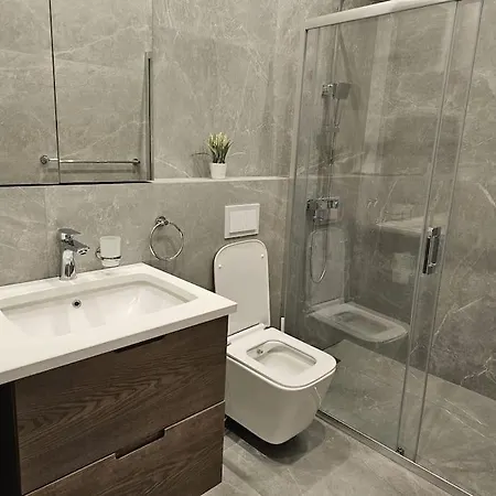 Deluxe Flat With Garden_tirana Tirana